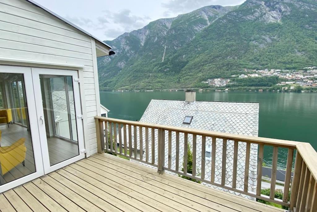 Вилла Fjordside Panorama House Trolltunga Одда Экстерьер фото